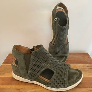Sofft Shandi Perforated Leather Wedge Sandal 9.5